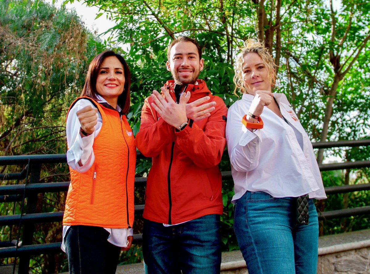 El PRIAN y Morena dicen que la elección está definida. 

Ante eso era: dejar que las opciones sean las de siempre o entrarle🙋‍♀️

Para una #PueblaNueva: nuevas personas, con nuevas ideas⚡️

#LoNuevoVaEnSerio con mujeres al senado con <a href="/alidadb/">Alida Diaz</a> y con <a href="/romasoca/">rosa mary soto</a> al distrito 9 federal🔥