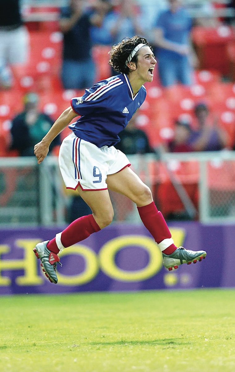 #SPORT "Aux Etats-Unis, une fille peut vivre son rêve !"

<a href="/PichonMarinette/">Marinette Pichon</a> a été la première footballeuse française à signer un contrat pro en rejoignant les Charge de Philadelphie en 2002. Coach, elle défend maintenant le ⚽️ féminin au Québec.

➡️france-amerique.com/fr/aux-etats-u…