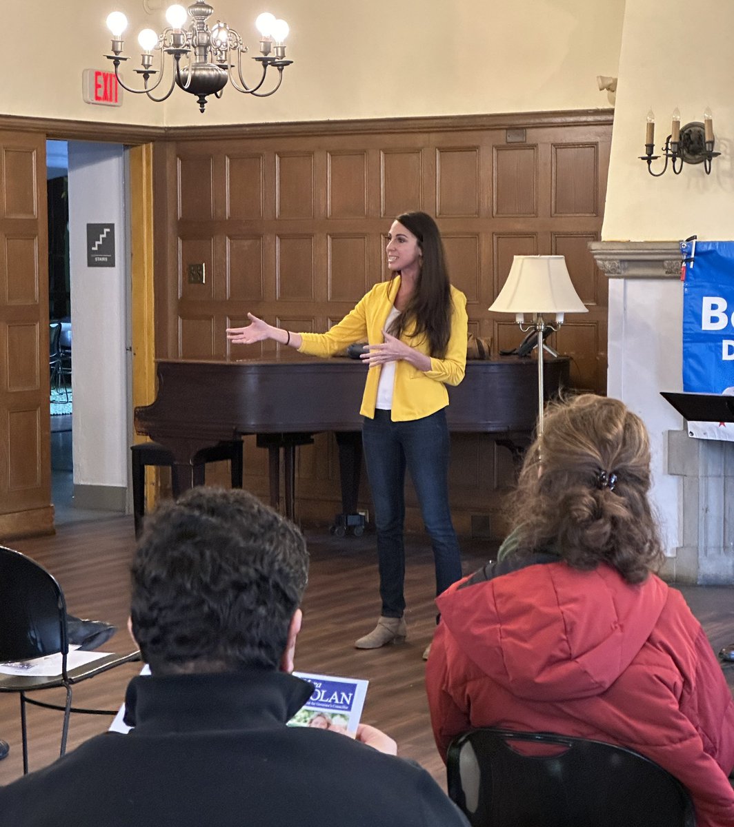 DianaDiZoglio's tweet photo. Great to start the day with the @bostonward5dems! #mapoli https://t.co/ylQR4FImDu