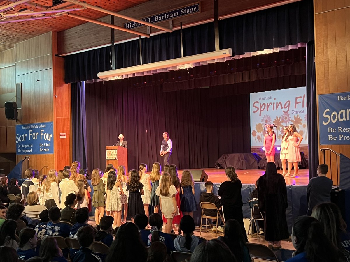 MissMrotzek's tweet photo. Such a fun week! Two trips to the book fair organized by the @pto_errickson and a trip to  @CTBarkalow for Mean Girls Jr! 🩷 https://t.co/O91YJPYz2H