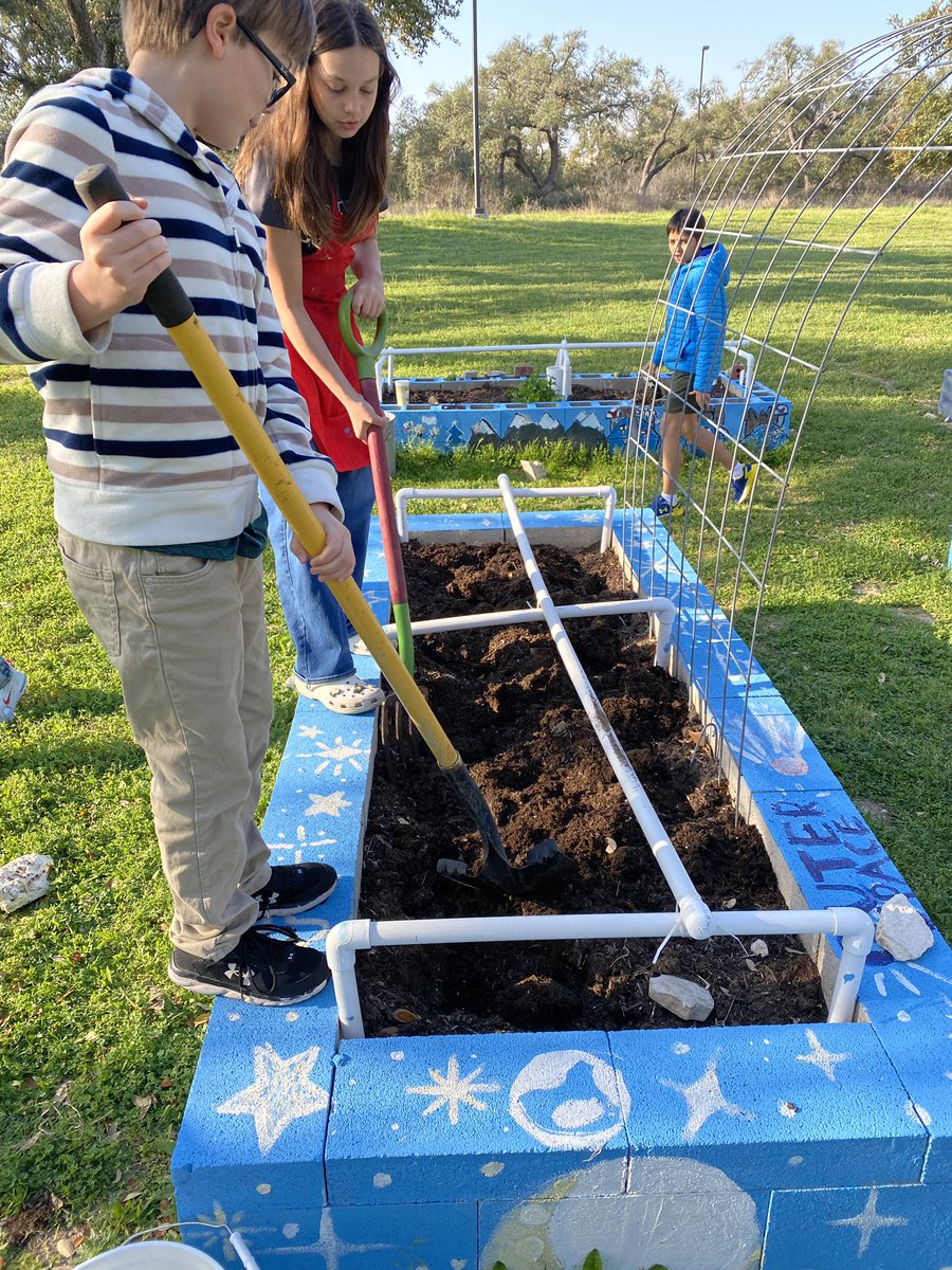 Getting ready for Monday’s Garden Fest. <a href="/PearsonRanchMS/">Pearson Ranch MS</a>