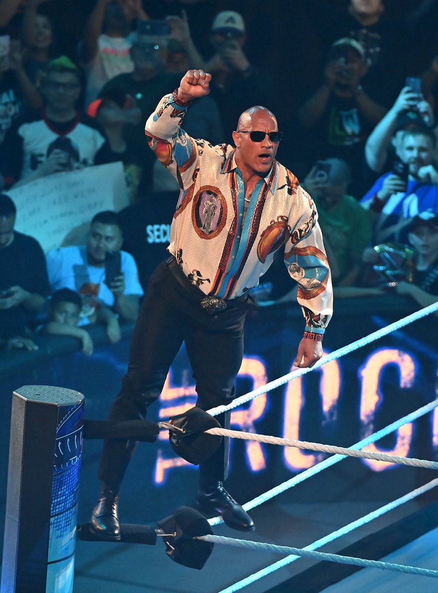 DDArenaAZ's tweet image. WWE Friday Night SmackDown “rocked” 😎🤘🏼 
#WWE #FridayNightSmackDown #TheRock #RomanReigns #KabukiWarriors #RandyOrton #Glendale #Phoenix #Arizona