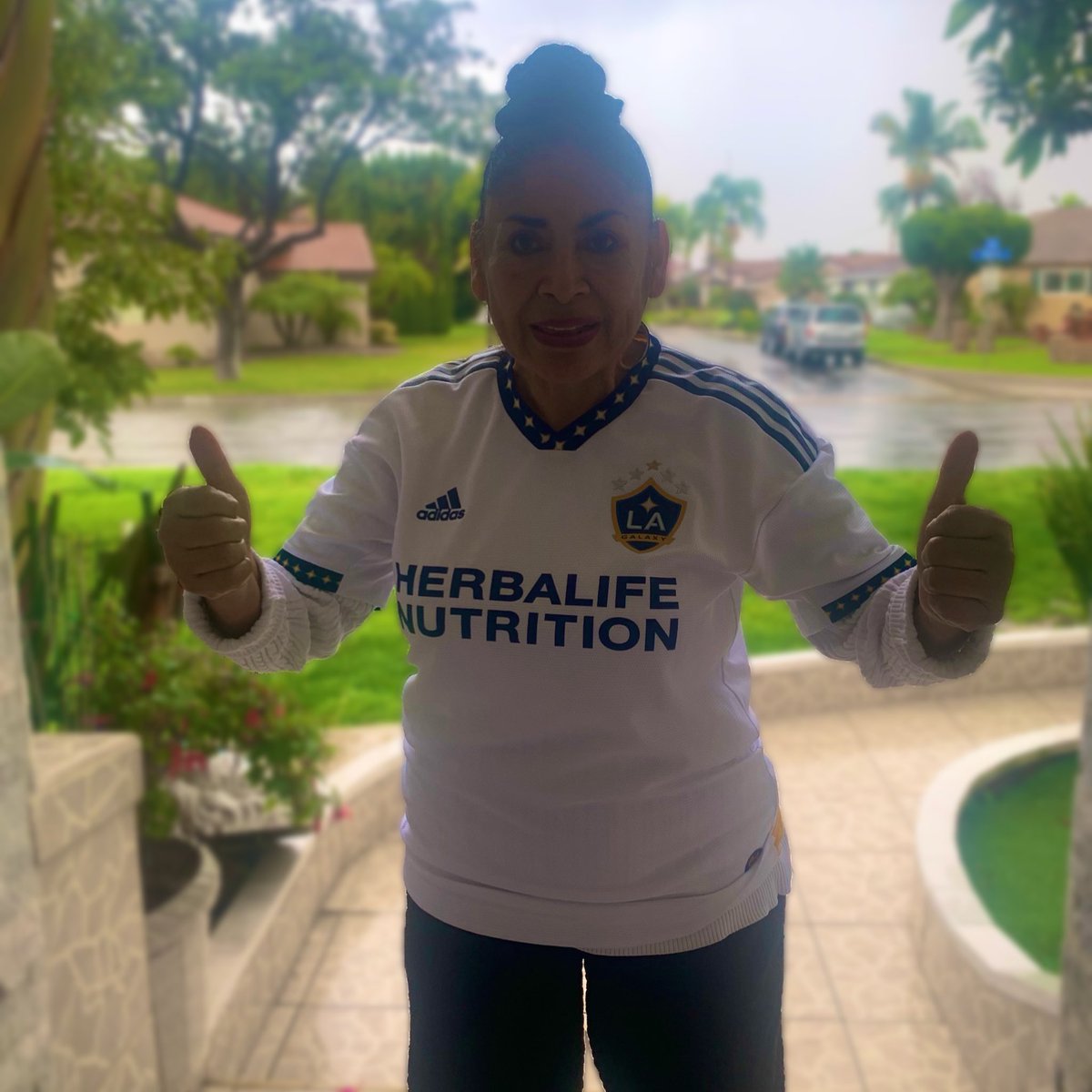 🚨Cali Classico🚨 

LA Galaxy geared up for the 99th clash with San Jose Earthquakes. Galaxy faithful, brace yourselves for a stellar performance! 💙💛 Mom's got her G'z spirit on, ready to see the Smurfs silenced! Let's roar with pride!  

#LAGalaxy #LAvSJ #CaliClassico