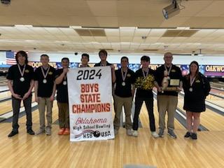 OKHSBowling's tweet photo. State Champions!
Edmond North Girls
Broken Arrow Boys https://t.co/nFqvv12Is2