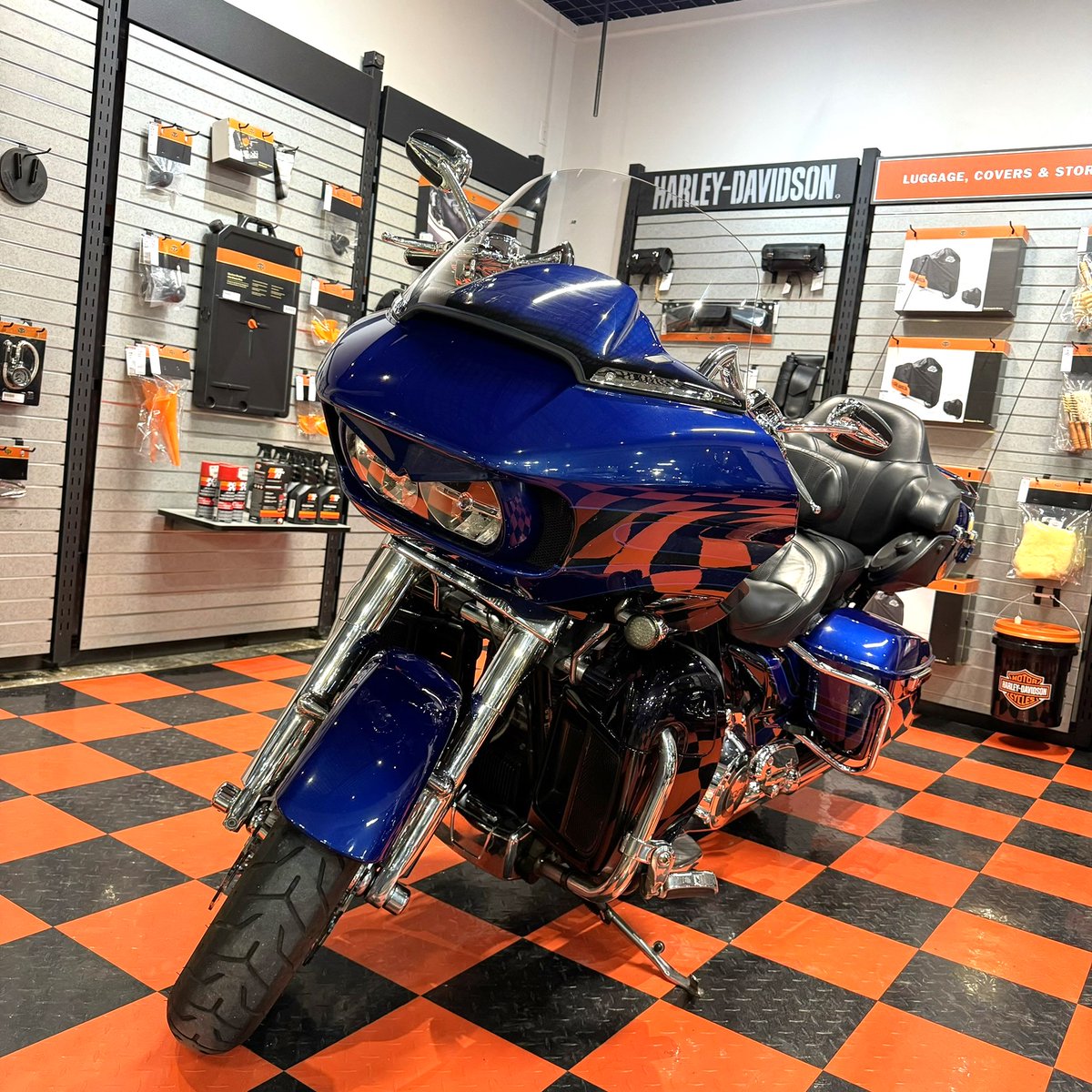 WRHD's tweet image. Wow! Here’s a beautiful 2015 H-D CVO™ Road Glide® Ultra you just have to see to believe. 👀

This bike was MADE for the rider who accepts nothing but the best!

Click Here For Full Details 
➡ tinyurl.com/4pdjb54f

#WRHD #HarleyDavidson #CVO #RoadGlideUltra