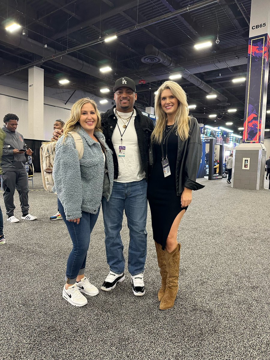 Been a crazy month (Grammys,Super Bowl, Genesis Open, etc), but wanted to post some pics from SB. Always fun to see old friends, meet new friends, make the rounds at radio row & dream up how to leverage this sports world for a greater good. 🖤 @WMoon1 @TheSamAcho @CalaisCampbell