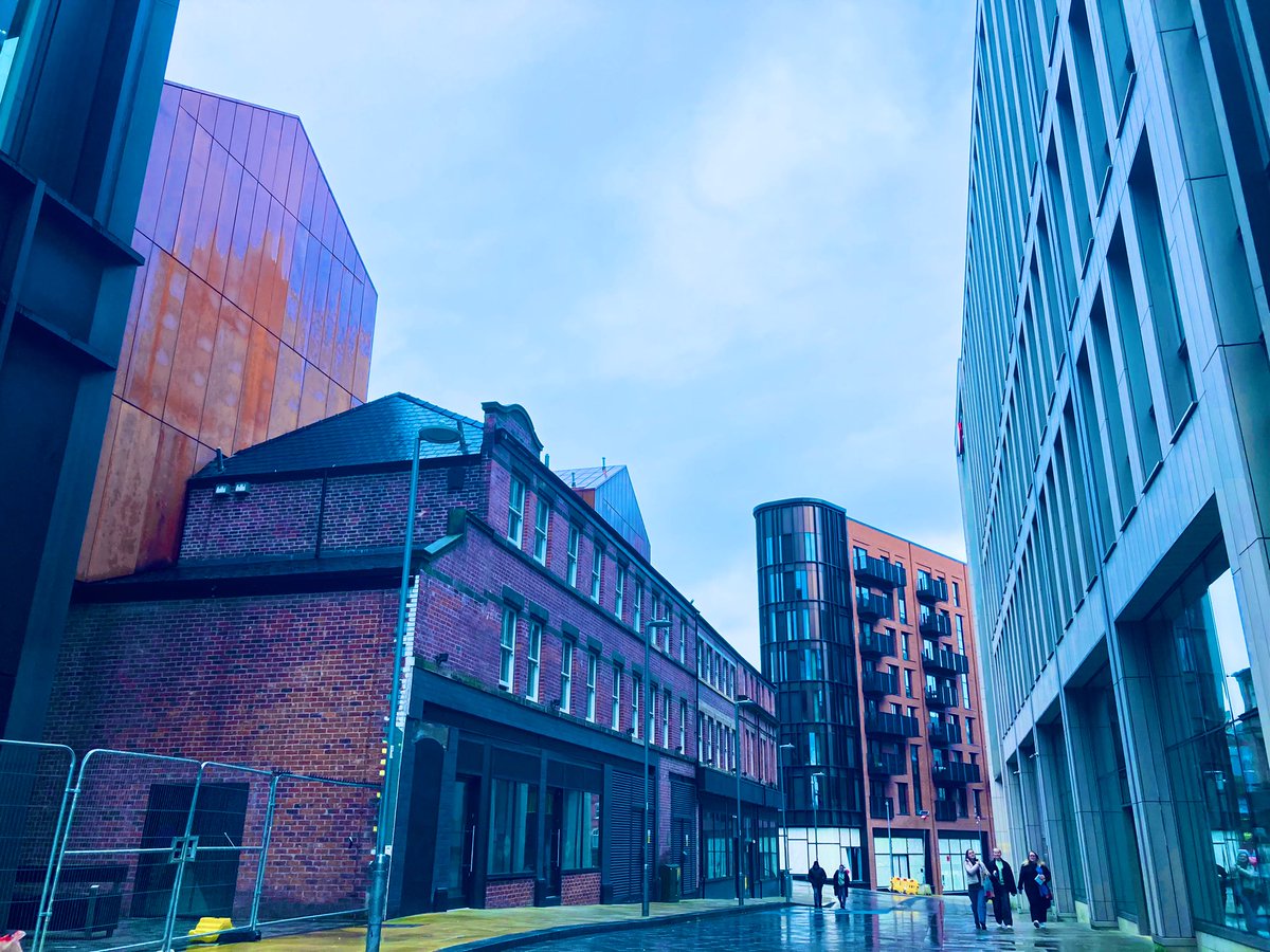 #Sheffield city 🏙️ centre 🌆 just after the rain ☔️ 🌧️ today ⛅️ love ❤️ how the @Sheff_HoC2 looks different depending on the lighting 💡 and weather 🌀(haters will say I take too many photos of Sheffield but every day 📅 it looks different 👀)