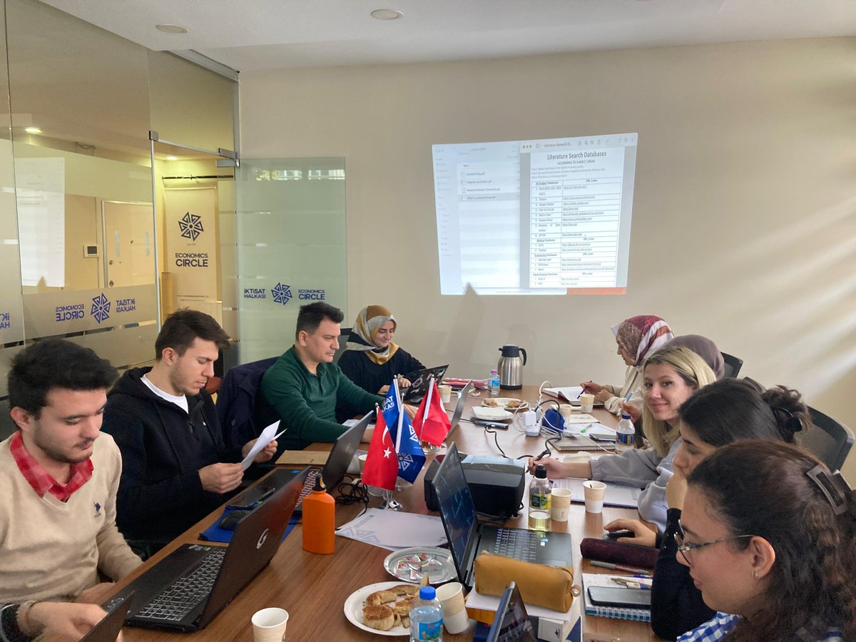 iktisathalkasi's tweet image. 🌿Bahar Dönemi Staj Programımız tüm hızıyla devam ediyor🚀

#İktisatHalkası #BaharDönemi #StajProgramı #Ekonomi #Finans #Eğitim #AkademikGelişim