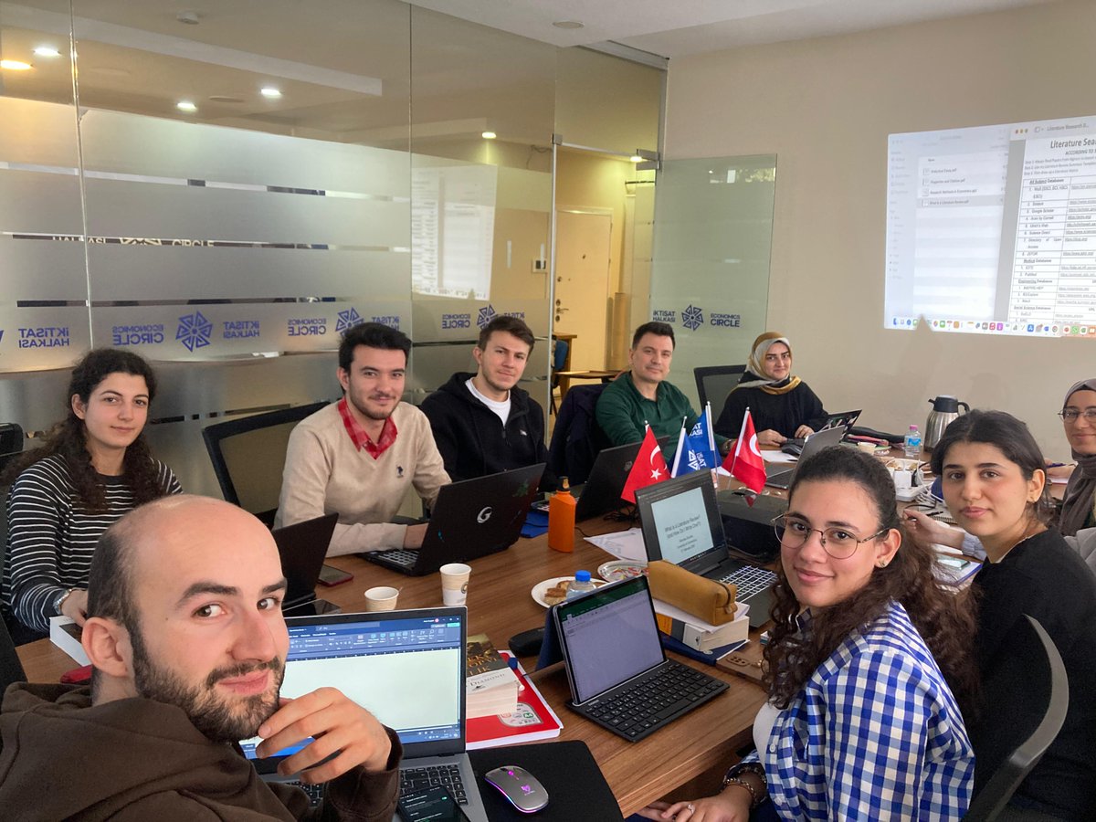 iktisathalkasi's tweet image. 🌿Bahar Dönemi Staj Programımız tüm hızıyla devam ediyor🚀

#İktisatHalkası #BaharDönemi #StajProgramı #Ekonomi #Finans #Eğitim #AkademikGelişim