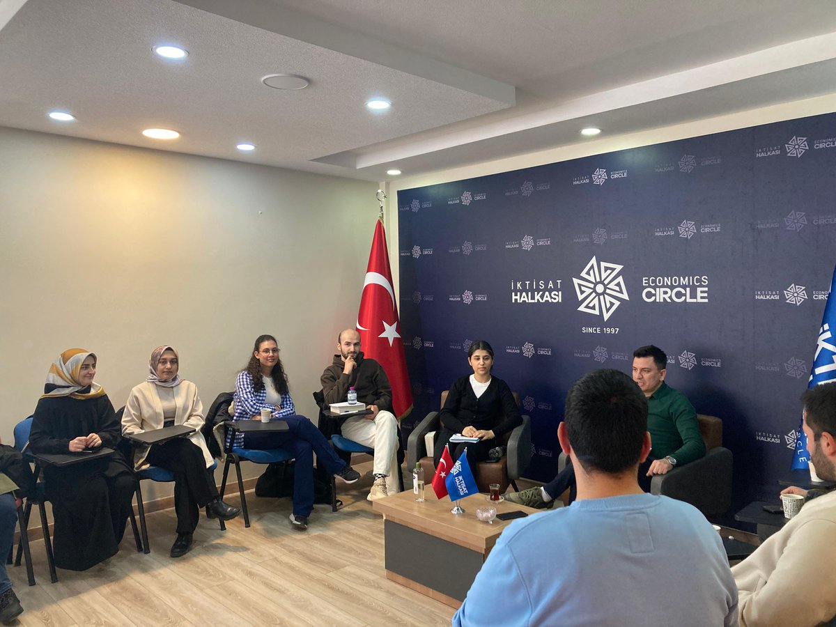 iktisathalkasi's tweet image. 🌿Bahar Dönemi Staj Programımız tüm hızıyla devam ediyor🚀

#İktisatHalkası #BaharDönemi #StajProgramı #Ekonomi #Finans #Eğitim #AkademikGelişim