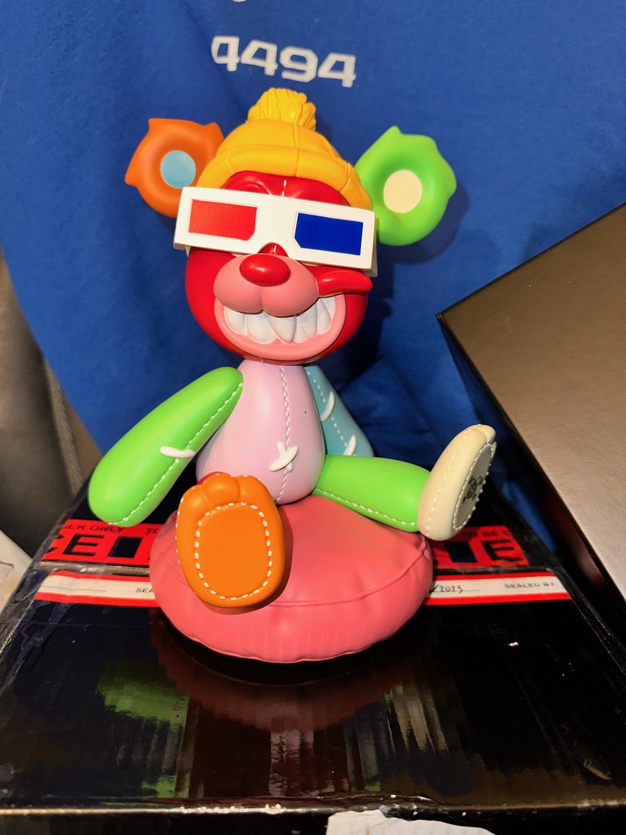 Another day, another dope <a href="/killabearsnft/">KILLABEARS 🐻</a> collectible arrived at my house! 🫡 Thank you <a href="/BrettStMartin1/">Brett</a> for adding to the collection and appreciate the rest of KB gang with all the help y’all gave 🙏🏼