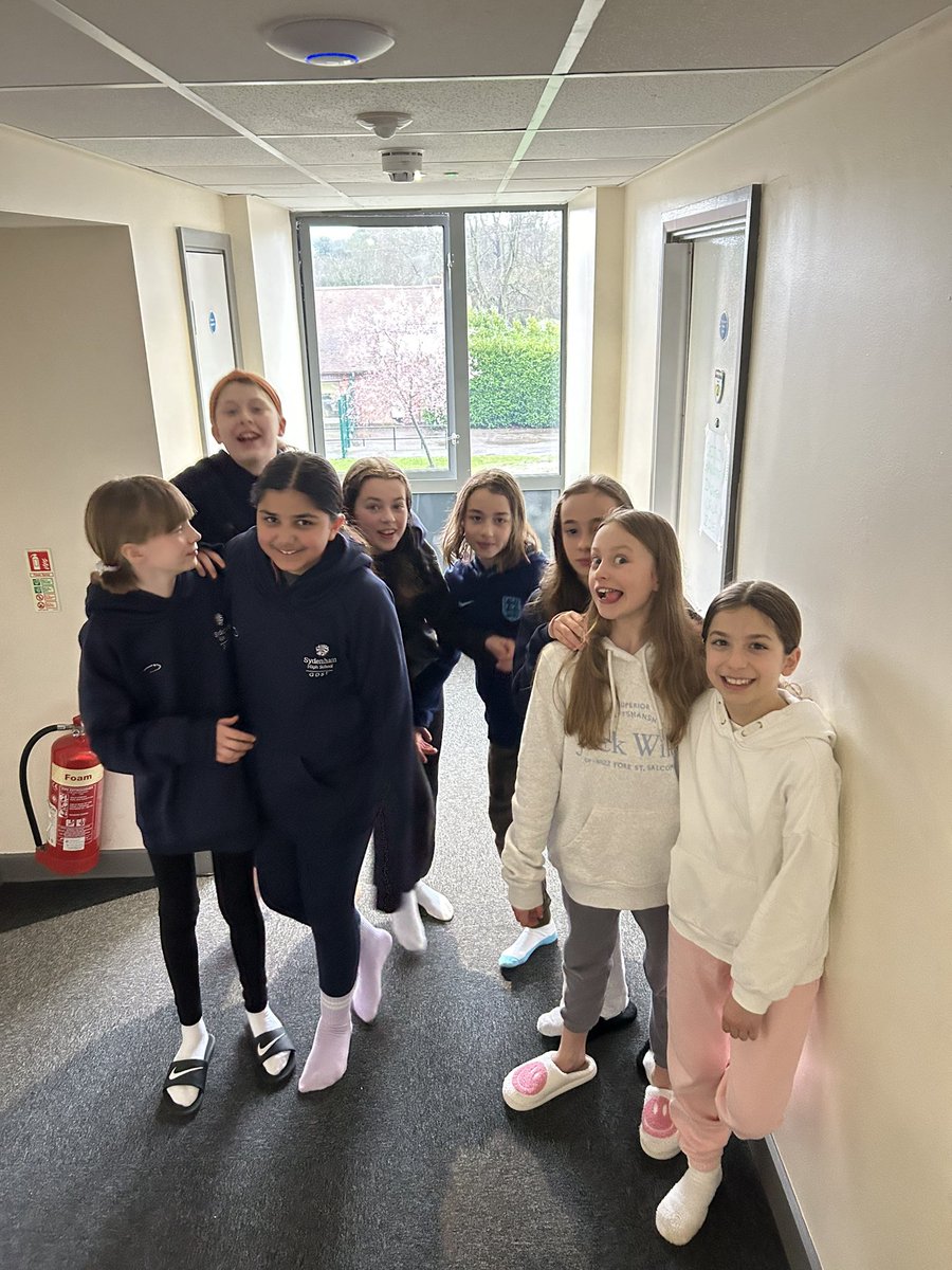 sydsports's tweet photo. The morning netball is over and both teams have had some great performances in wintry conditions! 🏐🌨️ Girls are now heading off for an afternoon of activities 🧗‍♀️🏹 @SydenhamHigh @sydhighprep https://t.co/IqQYBBecoj
