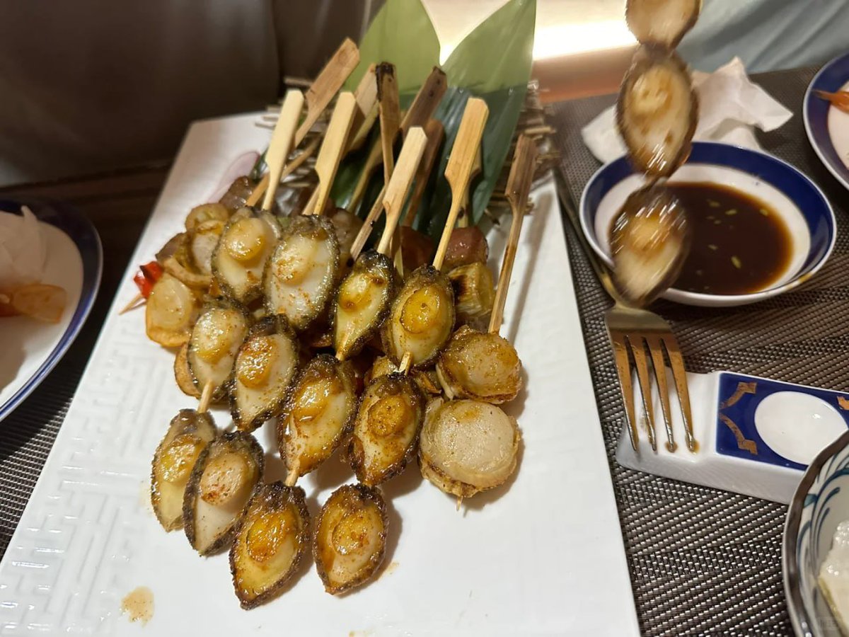 Cc6Lin's tweet image. 土曜日に食事会がありました。海鮮の刺身は私の好みにぴったりでした。😋 
今日はちょっとお酒を飲みました。微酔いの感覚で、すぐに夢の世界に入りたくなりました。🌙