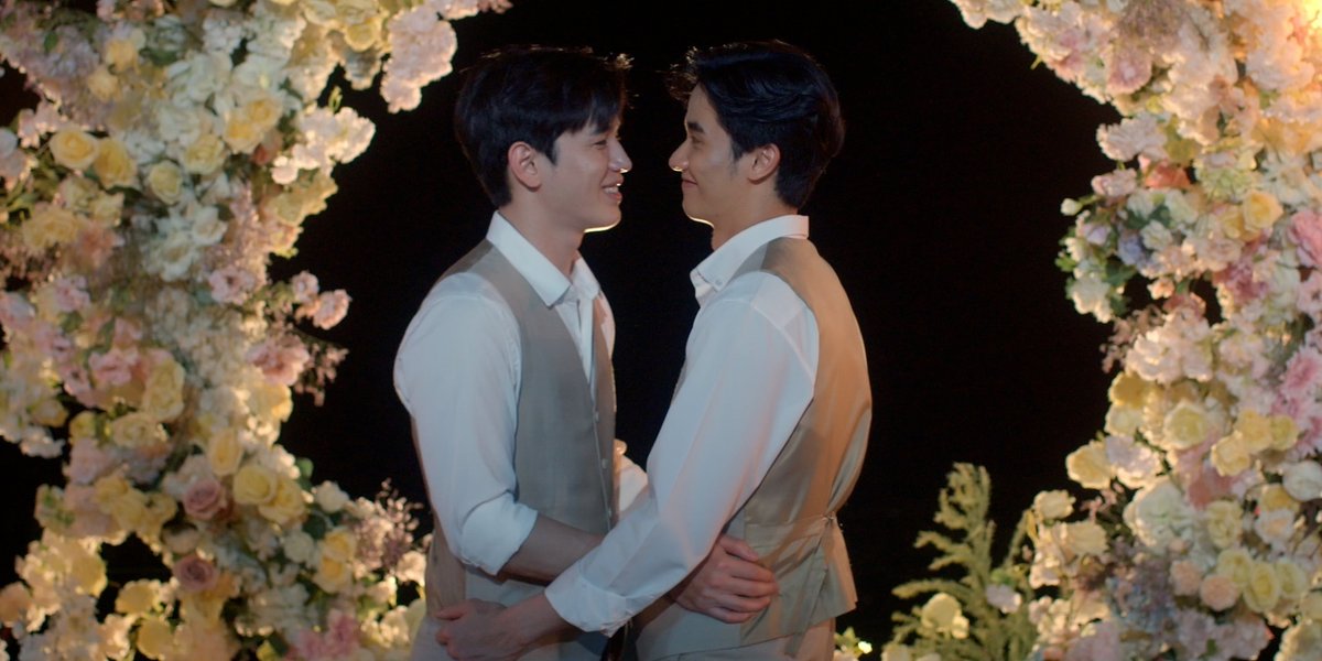 GMMTV's tweet photo. พลังวิเศษของการันต์คือพลังของการรักใครสักคนจนหมดหัวใจ

#CherryMagicTHFinalEP
@Tawan_V @new_thitipoom https://t.co/JAo2fm6gr8