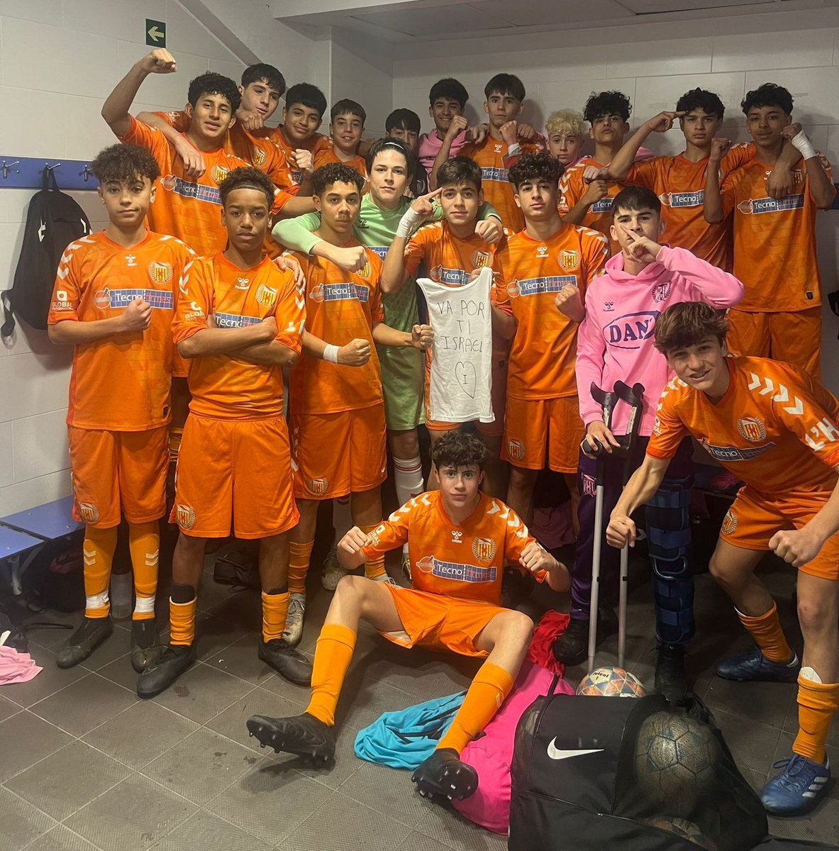 CELHFutbolBase's tweet photo. [MARCADOR CADET]

🏆 1a Divisió Cadet. G11 | J19
✅️ @cfcanvidalet 0-2 CD
⚽️⚽️ Samu

👌Setzena victòria del conjunt d'@alexciezaa!

#SomhiHospi #SomFutur⚪️❤️ https://t.co/AnDQBoUc5t