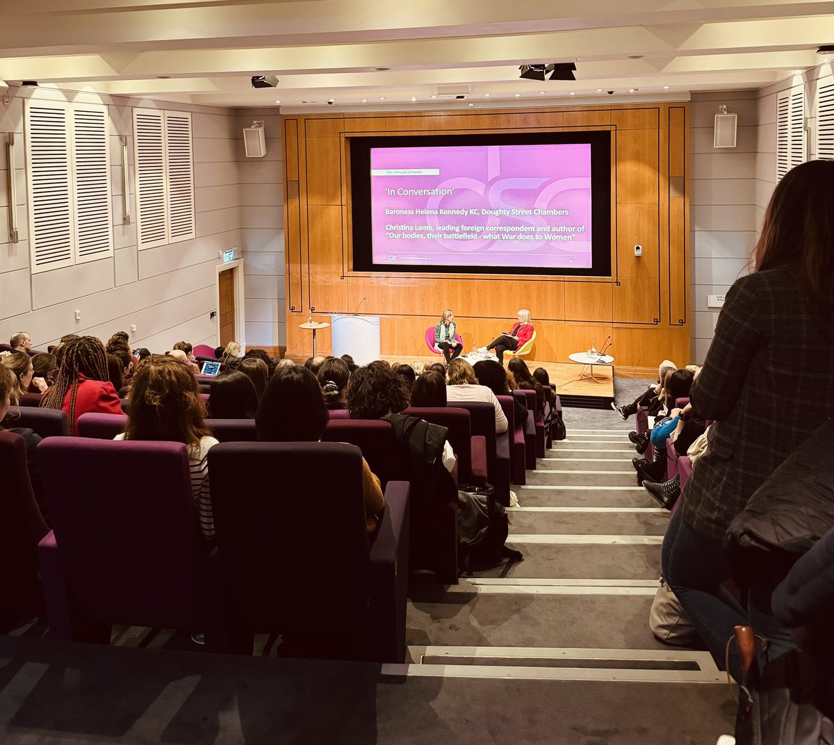 Standing room only for @christinalamb and @HelenaKennedyQC at #DoughtyStWomen. If you haven’t read Christina’s book, you need to - a vital and compelling read