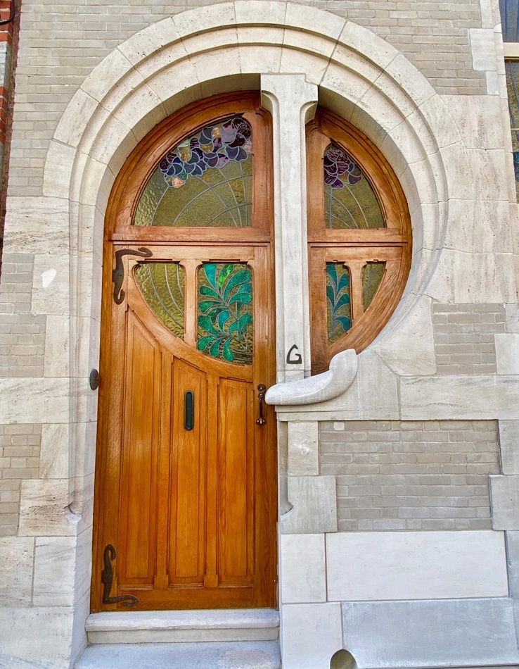 Art Nouveau doorways are delightful.

Like this one in Brussels, designed by Ernest Delune in 1893 for the house of a famous glass maker.

And there are plenty more just like it...