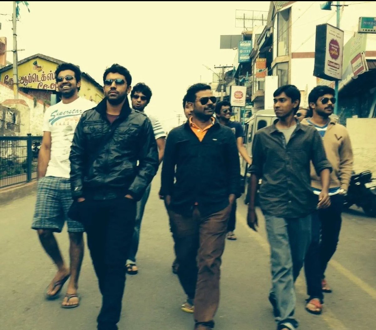 VRFridayMatinee's tweet image. Aluva Gang  🙂 Once Upon A Time