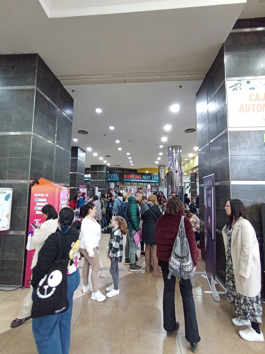 PAkihabara's tweet image. Ambientazo en el #LibroForumSevilla2024