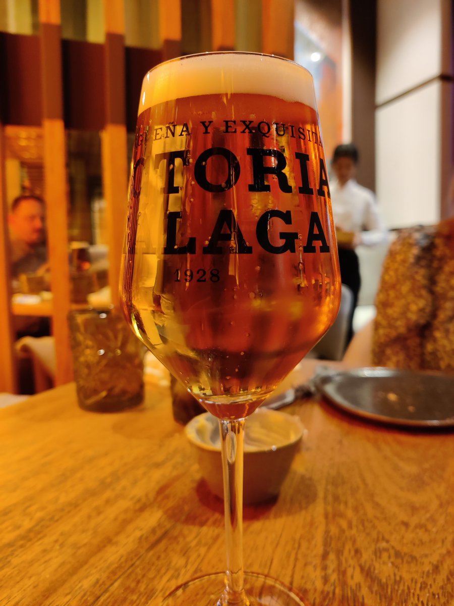 BoniSQL's tweet image. Qué buena está la @CervezaVictoria acompañando el almuerzo en el @terceracto