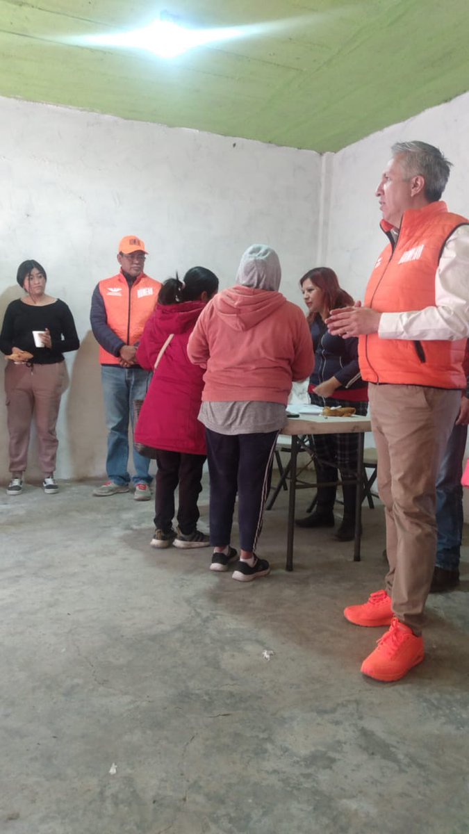 Atención @INEMexico @TECDMX En lomas de tepemecatl alcaldía Tlalpan convocan a la comunidad con el invento de llevár documentación para obtener la tarjeta de la leche @MovCiudadanoMX ocupa a @SegalmexLiconsa para hacer proselitismo en su campaña