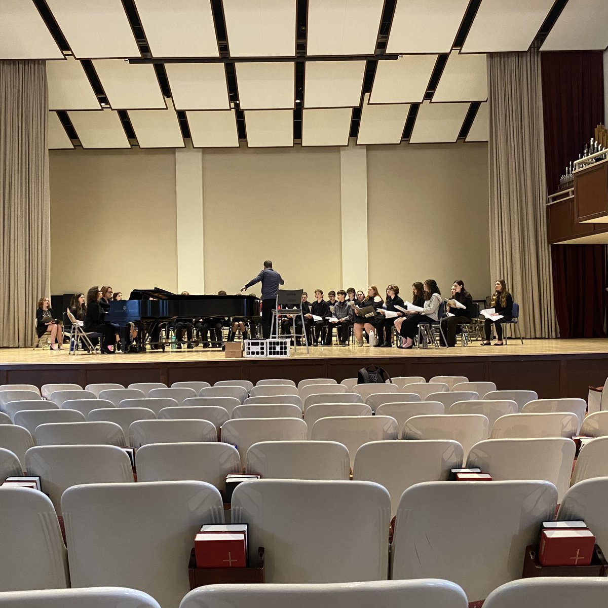 Final hours of rehearsal! Pushing into hour 7 of rehearsals and these kids are all rocking it!  Learning so much more than just music. #mycrcs #MIOSM 

Concert@2pm at Houghton University Wesley Chapel.