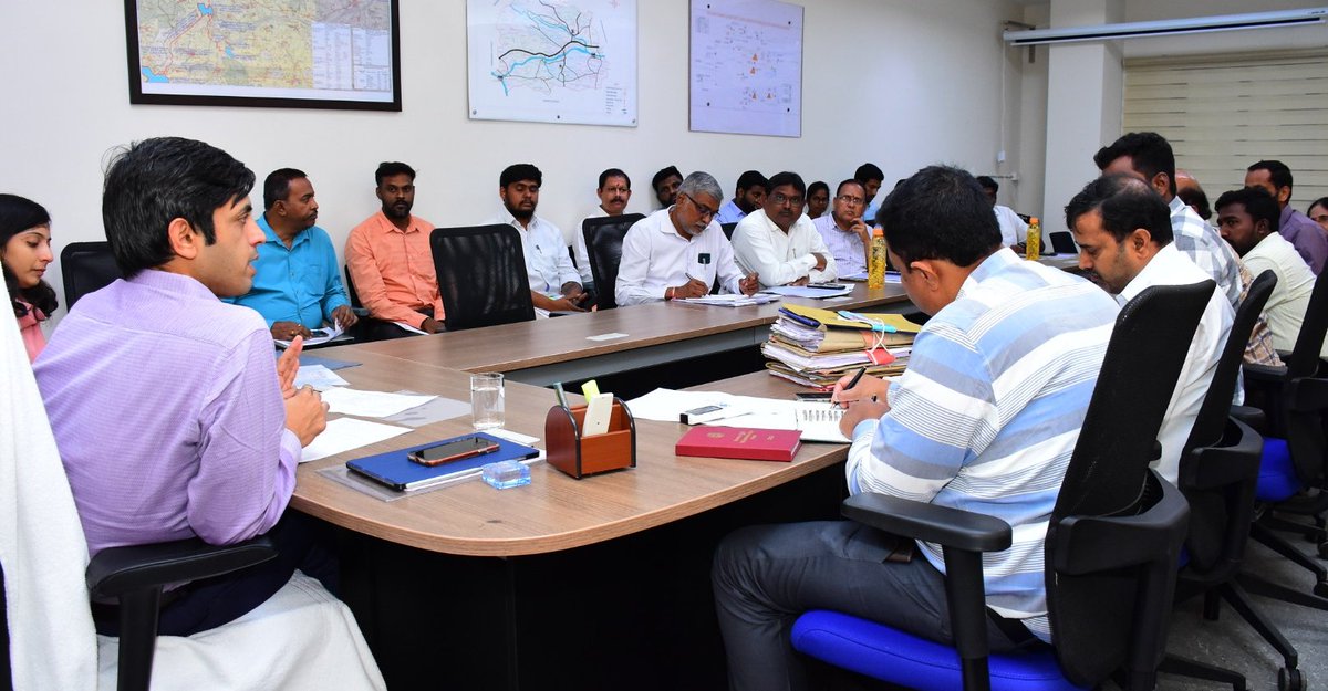 వీటీడీఏ అభివృద్ధి పనుల ప్రగతి, మహాశివరాత్రి జాతరకు చేయాల్సిన ఏర్పాట్లపై సంబంధిత ప్రభుత్వ శాఖల అధికారులతో సమీకృత జిల్లా కార్యాలయాల సముదాయంలో సమీక్ష నిర్వహించిన <a href="/Collector_RSL/">CDM_RajannaSircilla</a> శ్రీ అనురాగ్ జయంతి.

<a href="/TelanganaCMO/">Telangana CMO</a> <a href="/IPRTelangana/">IPRDepartment</a>