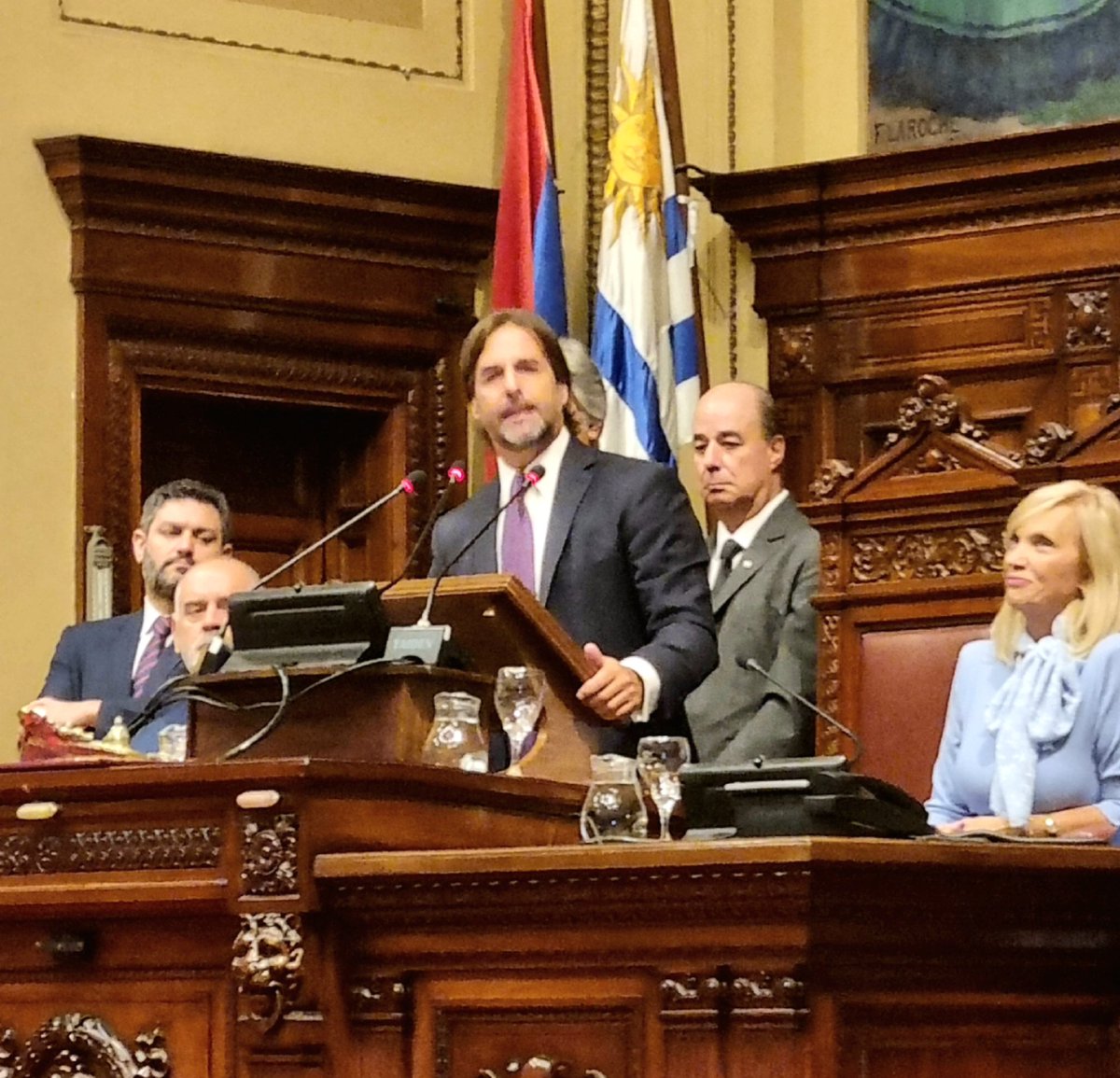 En la Asamblea General recibiendo el mensaje y la Rendición de Cuentas del Presidente de la República <a href="/germancoutinho/">GERMAN COUTINHO</a>