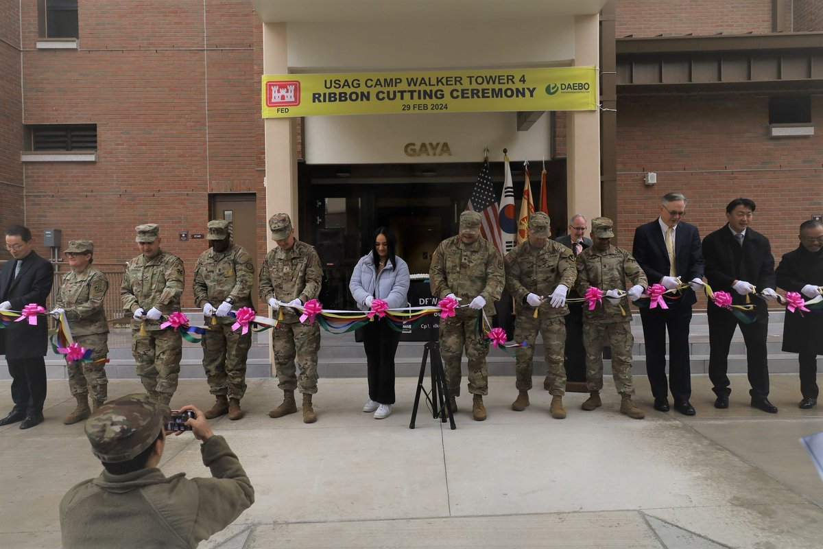 A ceremony marking more than a decade of vision, planning and execution took place Feb. 29 as @USAGDaegu cut the ribbon for Army family housing Tower number four. Read more spr.ly/6012XrFfk #ArmysHome #PeopleFirst @ImcomPacific