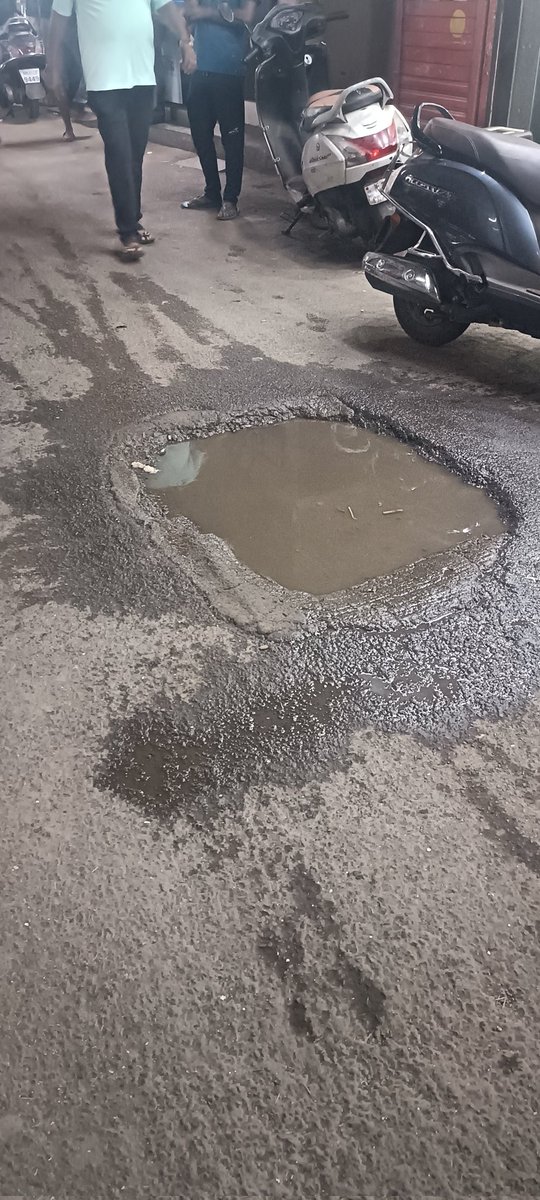 Drainage Leaking Problem on Road . Due to water logging, people can't walk properly. Near Raj Kamal Saloon , Shiv Sena Shakha 193, Worli Koliwada.<a href="/mybmcWardGS/">WARD GS BMC</a> <a href="/mybmc/">माझी Mumbai, आपली BMC</a>
