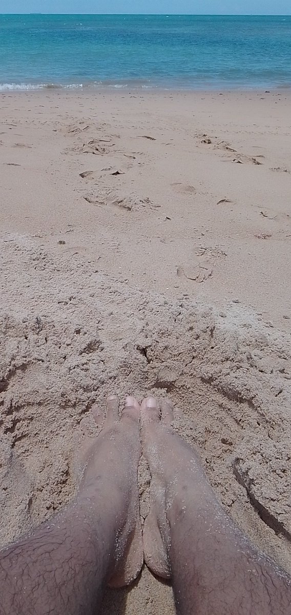 Pezinho 42 na areia ,vim aqui sempre me traz nostalgia 🌊...ahhh "Bom shibom shibombombom"🎶🎵
