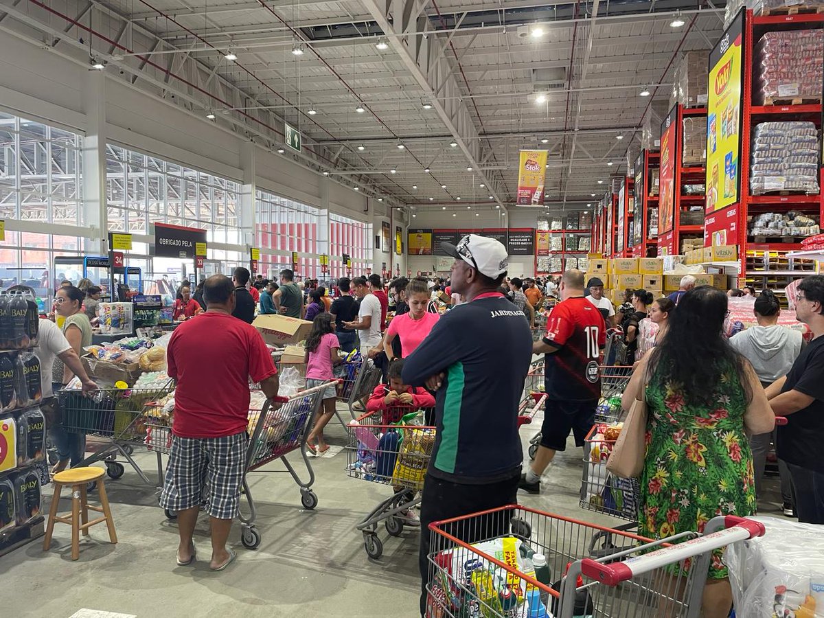 AgenciaGBC's tweet image. 🔴 EM CANOAS | Com cortes de carne por menos de R$ 20 e frango por menos de R$ 5, atacados disputam clientes neste sábado; Tempo de espera na fila é grande. CLIQUE NO LINK E SAIBA MAIS: agenciagbc.com/2024/03/02/can…

#canoas #stokcenter #atacadao #promocoes #noticia #precos #filas