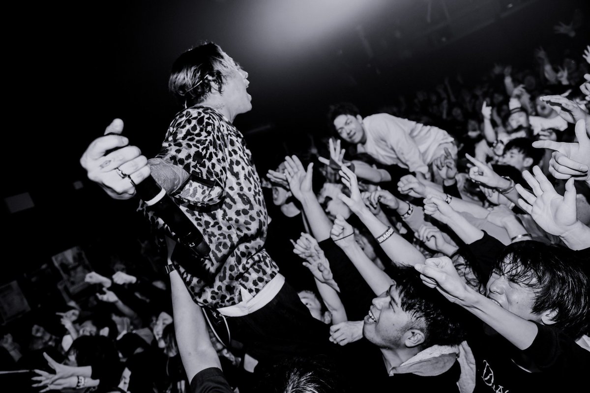 Dragon_Ash's tweet photo. DRAGONASH LIVE HOUSE TOUR “VOX in DA BOX”
浜松窓枠熱かったねぇ🔥
@Aw_one_kikaku
そして日付変わって今夜は
岡山
CRAZYMAMA KINGDOM🔥
@CRAZYMAMA_LIVE
guest act @AFJB2022
photo by @nekozephoto
#vox
#afjb
#窓枠
#CRAZYMAMA https://t.co/pjbeQnTfRH