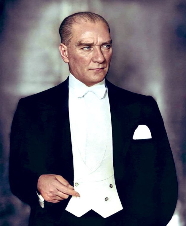 YURTTA SULH,CİHANDA SULH‼️

Unutulmaması gereken
yüce #ATATÜRK’ün bu özdeyişi 
ile 
dış politikada prensip olarak verdiği bu üç direktiftir‼️

-Arap dünyasının işlerine karışmayın,
-Emperyalist ülkelerin peşine takılmayın,  
-Rusları tahrikten kaçının.