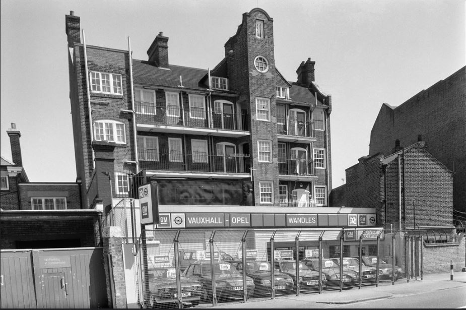 Milkwood Road #HerneHill in 1989 (today Sainsburys Local). And there used to be a car paint spraying and an “ornimental” (sic) ironwork business in the railway arches opposite. A Short History of Herne Hill – from Car Sales to Gail’s!