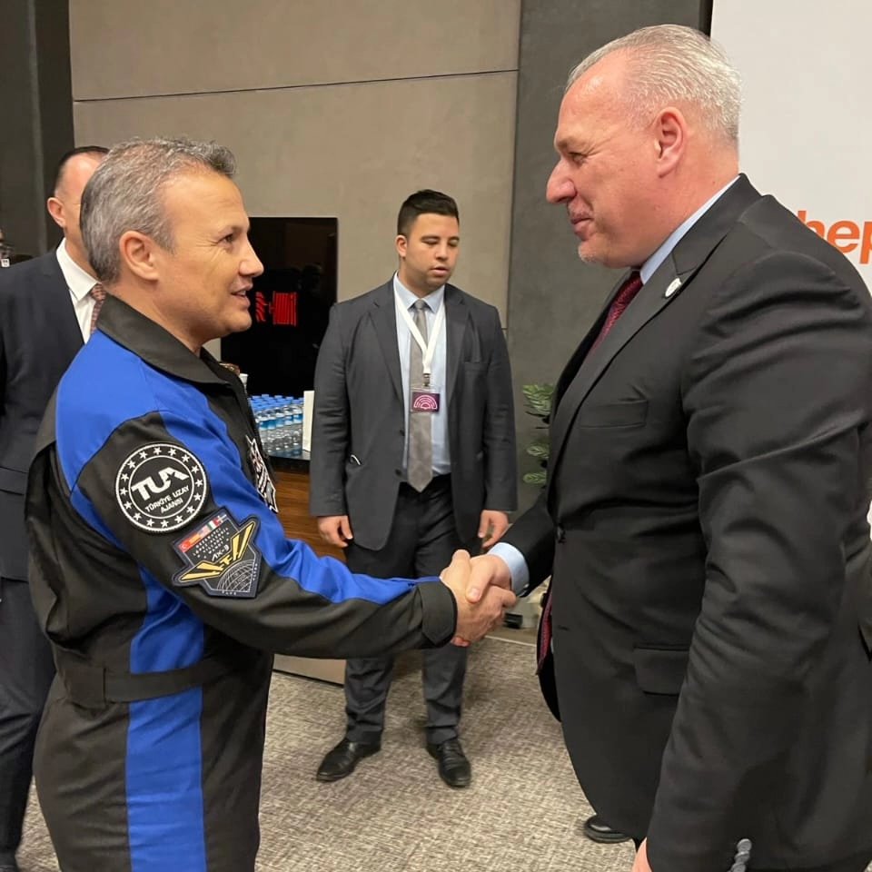 Genel Başkanımız ve Bölgesel Kalkınma Bakanımız @DamkaFikrim, Antalya Diplomasi Forumu kapsamında Türkiye'nin ilk astronotu @TURKastro ile bir araya geldi. #ADF2024 #MEET4DIPLOMACY #astronaut