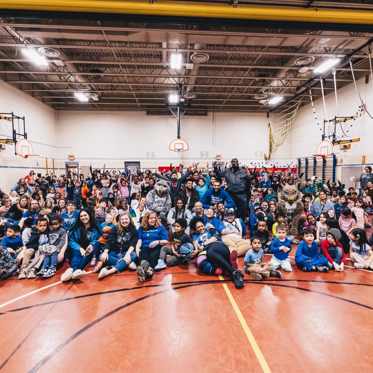 Earlier this week, the @Timberwolves & @Lynx in partnership with @Deluxe & @StrivePub provided all students at Pillsbury Elementary School with free books to support and amplify diversity in reading! @KarlTowns @rudygobert27 along with Diamond Miler made the day extra special!