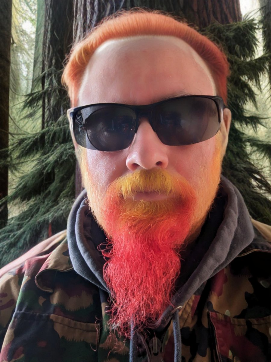 Pbesso's tweet image. Ah be de lard thunderin lads, look at the rug atop me head. I look like a boar's bristle boot brush! And a handsome one at that. 😁😁😁 #BootBrush #Hair