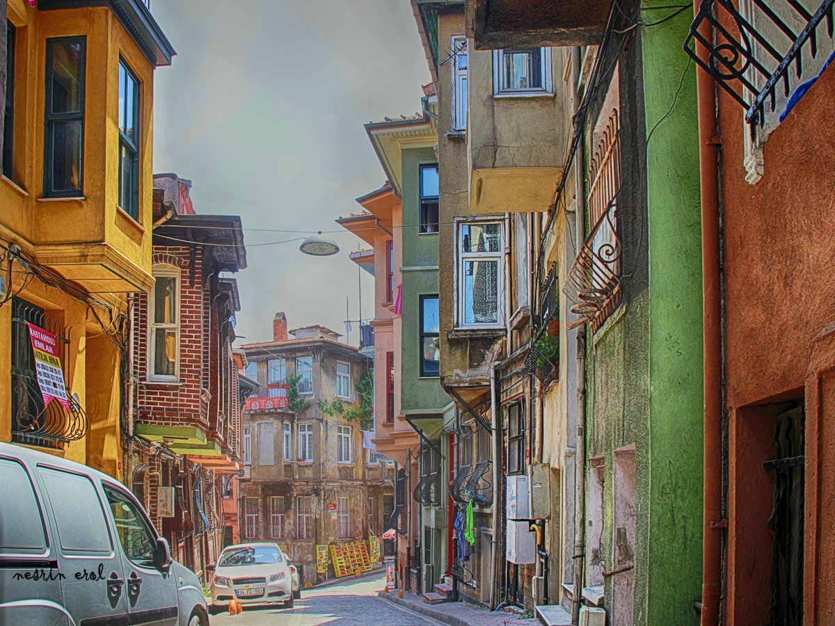 #İstanbul #istanbullife #photography #streets_storytelling #oldbuildings #walking_around_the_city