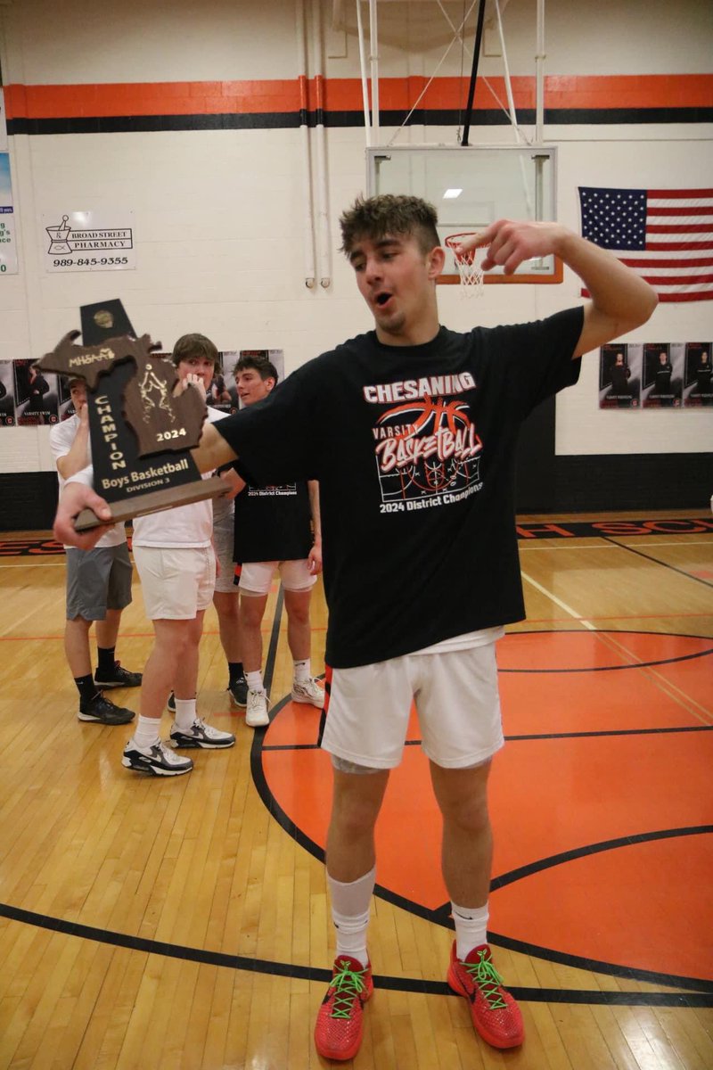 <a href="/ChesaningHoops/">Chesaning Basketball</a> 
6’6 W/F <a href="/StruckMason/">Mason Struck</a> 🏀🧡🖤
4 year Varsity Starter
3x Conference Champion 
4x All Conference Player
2x All State
And now….
🔥🔥DISTRICT CHAMPION!!!🔥🔥
#DAWG #Underrated