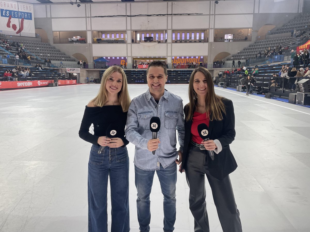 L'equip d'aquest Grups de Xou Grans i Petits del Campionat de Catalunya⭐️ a l’#EnJocTV d'avui!

🎙 Narra <a href="/toni_castro/">Toni Castro</a> 
📋 Analista <a href="/crisllao/">Cristina Llaó</a> 
🚶 Amb <a href="/laiacampos3/">Laia Campos</a> a peu de pista

🔴 Vivim el millor #patinatgeartístic⛸️ en DIRECTE a 📺💻📱📡 <a href="/laxarxames/">La Xarxa+</a>!