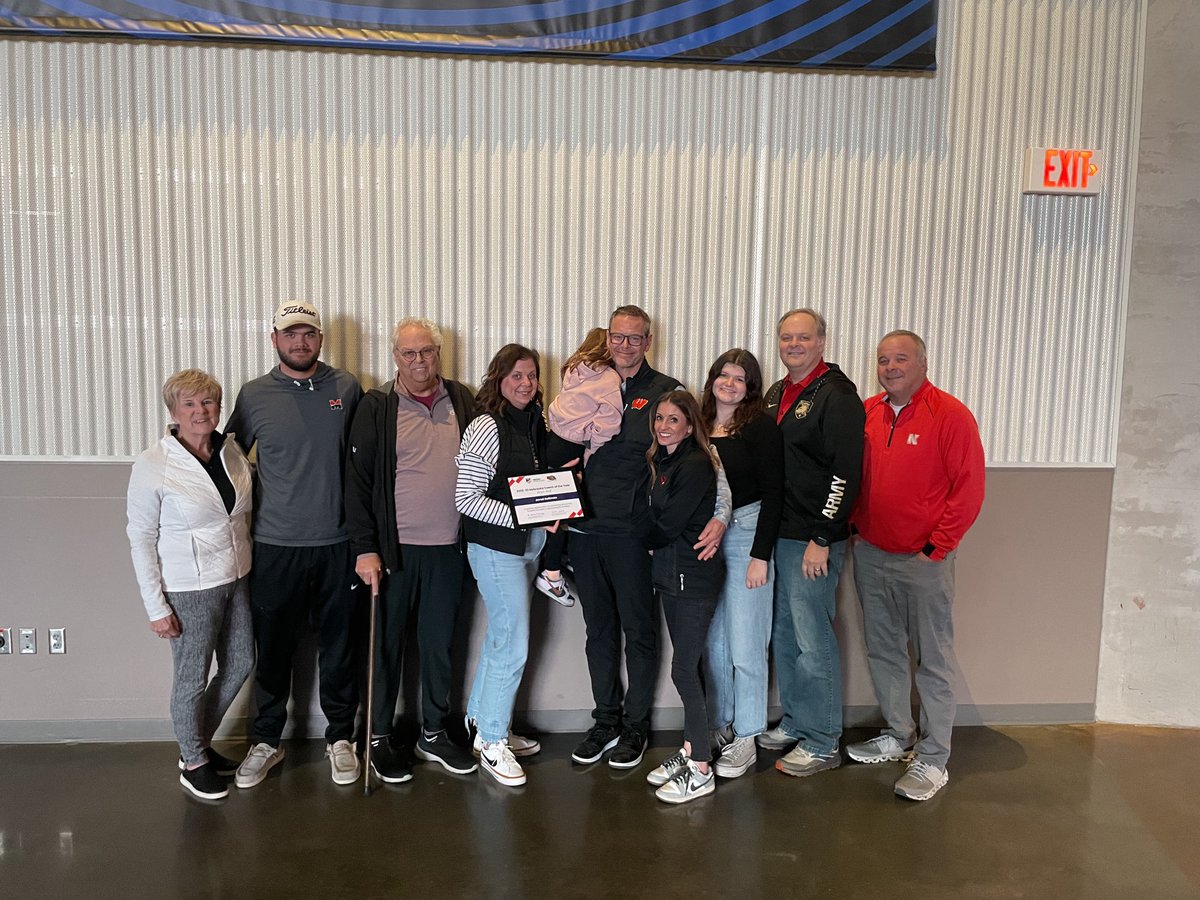 jhellman7's tweet image. My why, my motivation, my everything, and a kiss for my mom who watched for above the historic season that lead to this award. Perseverance and Hard Work Win!  #blessed