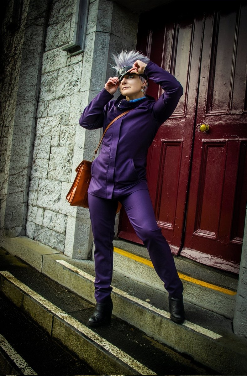 Another one taken by <a href="/FionnNoonan4/">Fionn Noonan</a>
Hope everyone enjoys their weekend!
Cosplay by <a href="/dokidokicostume/">♥️ Dokidoki ♥️</a> it's honestly so comfy and has big pockets for my stuff 😂❤️

 #GojoSatoru #jujutsukaisen #satorugojo #cosplay #jjk #akumakon #akumakon2024