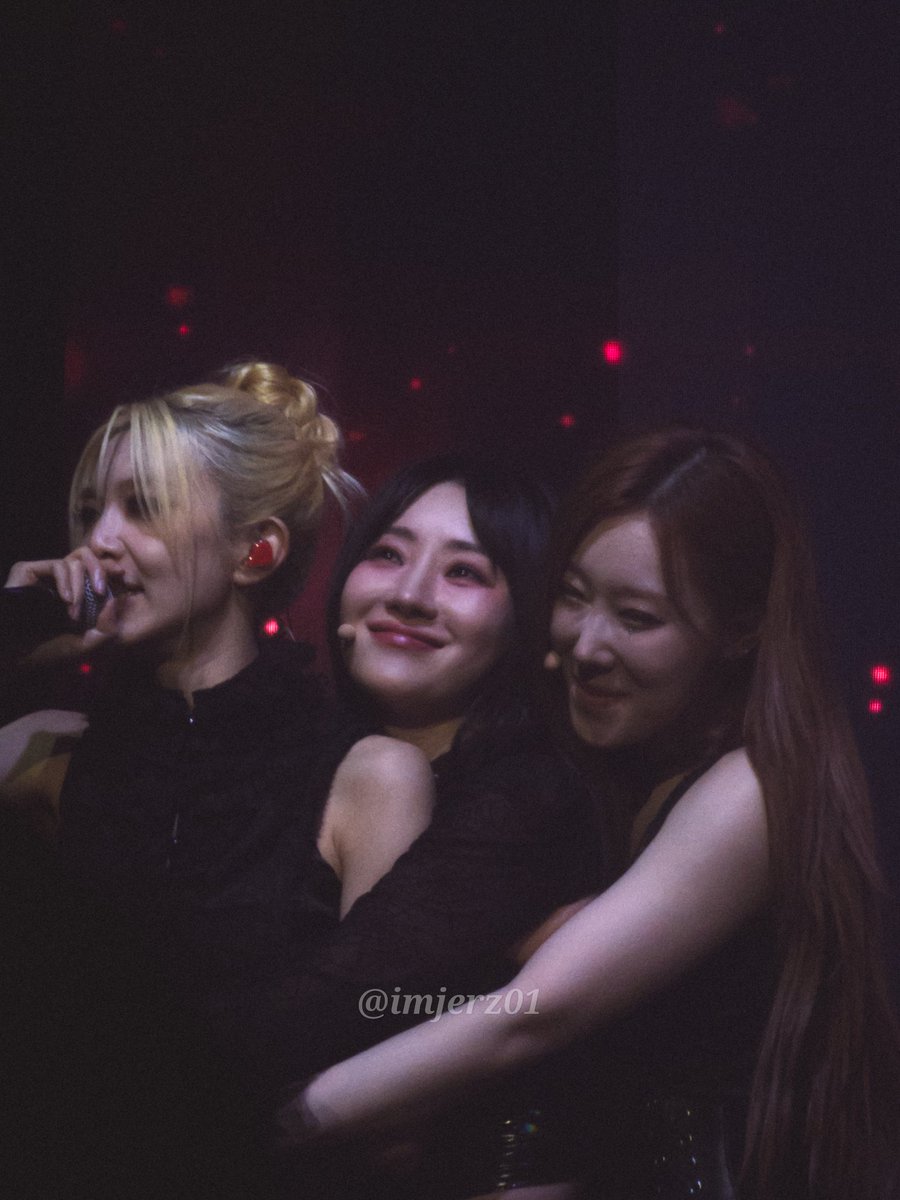 imjerz01_photos's tweet photo. THEY WERE SO CUTE
#DREAMCATCHERINBRUSSELS #LuckInside7Doors #luckinside7doorsbrussels #Dreamcatcher #dreamcatcherworldtour https://t.co/RyzQQhNiy3