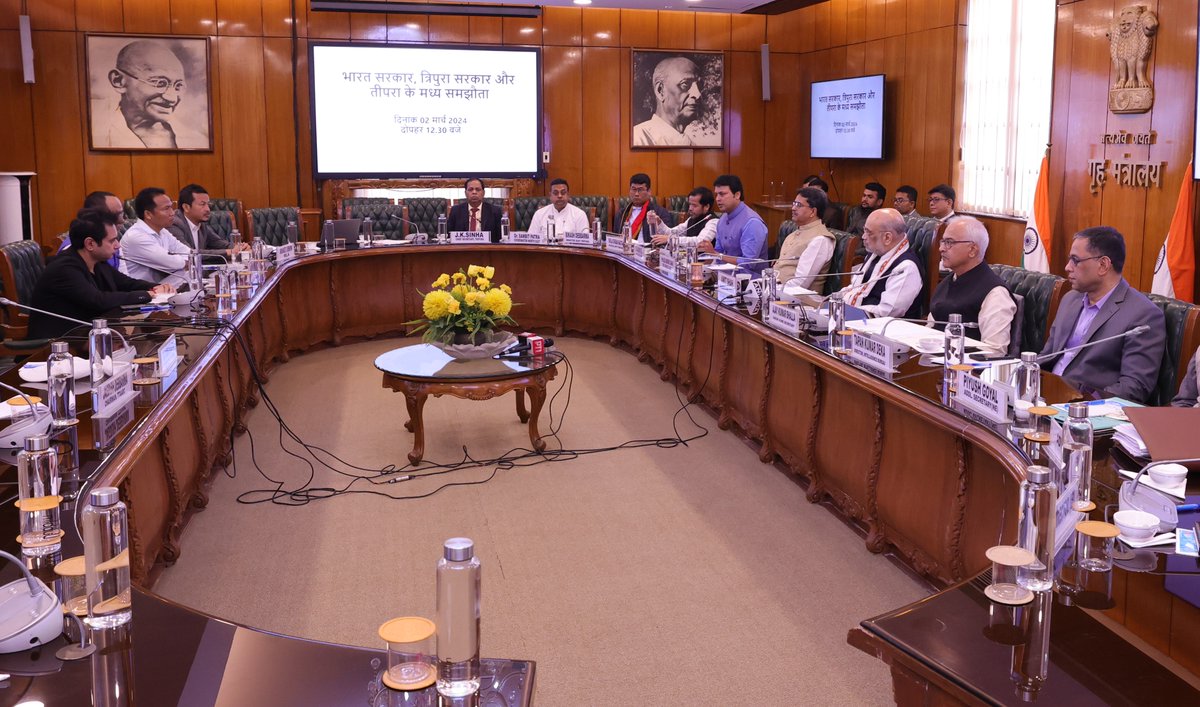 A tripartite agreement signed in presence of UHM Shri @AmitShah, between Govt of India, Govt of Tripura and The Indigenous Progressive Regional Alliance/TIPRA, popularly known as Tripra Motha and other stakeholders, in New Delhi today. Press release: pib.gov.in/PressReleasePa…