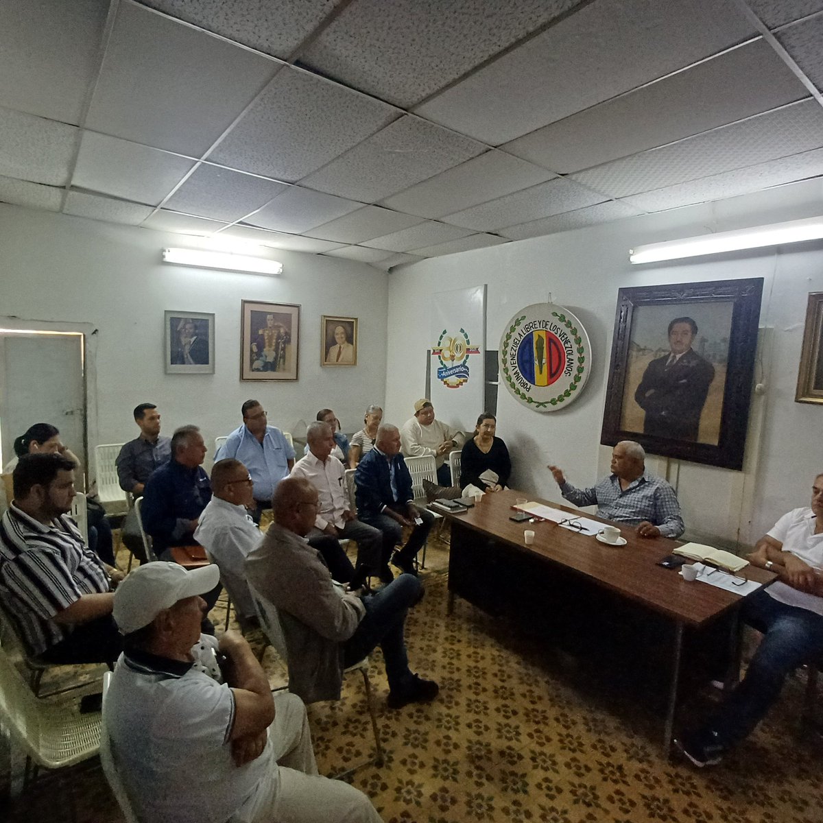 #2Marzo Zonal con autoridades partidistas del área Metropolitana,  analizando la situación actual del país y creando agenda en apoyo a nuestro candidato presidencial <a href="/Luisemartinezh/">Luis Eduardo Martínez</a> 

#UnidosSeViveMejor
<a href="/ADVenezuelaa/">Acción Democrática</a> 
<a href="/adbernabe/">Bernabé Gutiérrez</a>