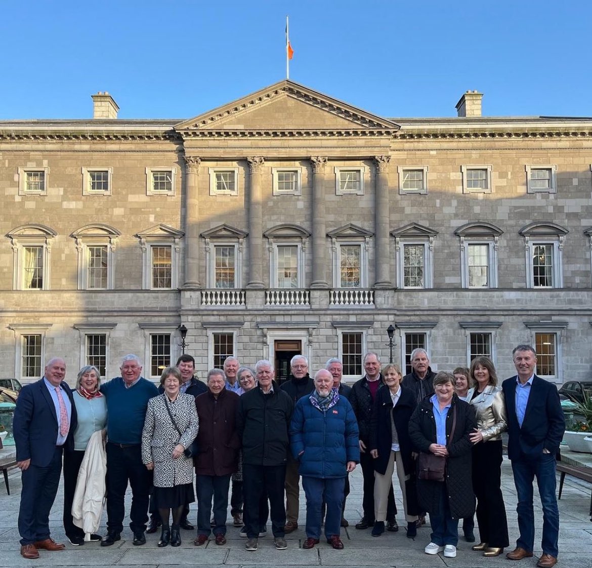 Many thanks to Noel Grealish TD for welcoming and looking after our Club’s Men’s Shed group who visited Dáil Éireann during the week 🇮🇪