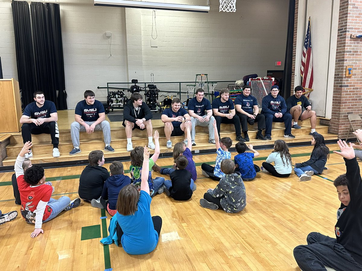 Proud of these OL!  Serving at McGregor Elementary School!  
Earn It 🎯