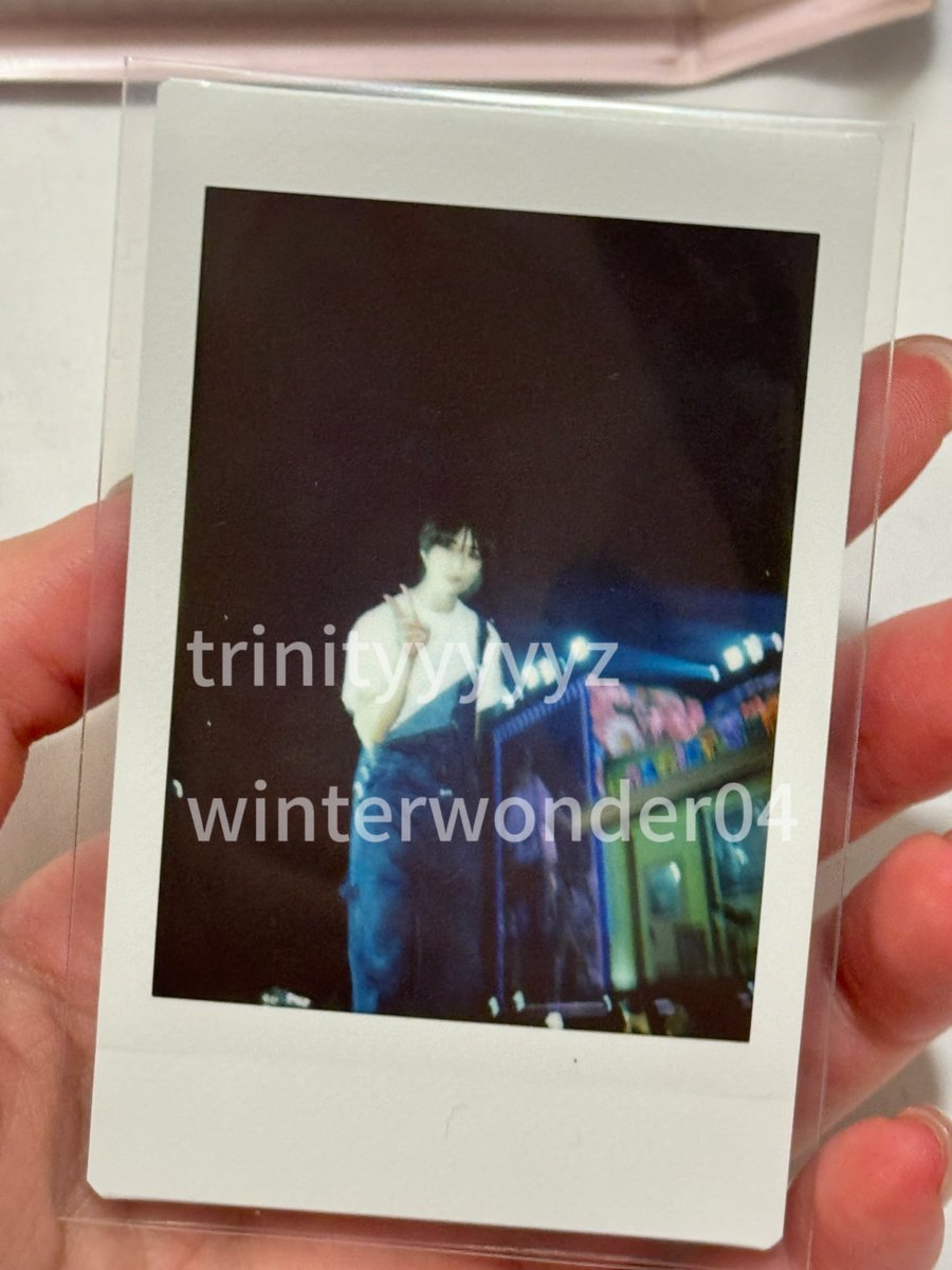 winterwonder04's tweet photo. 040302 FANLIVE DAY1

Beomgyu posed for my Polaroid 💓 

#TXT #TXT_2024DREAMWEEK #TXT_BEOMGYU #TXT_범규 https://t.co/FrNCZkWTLO