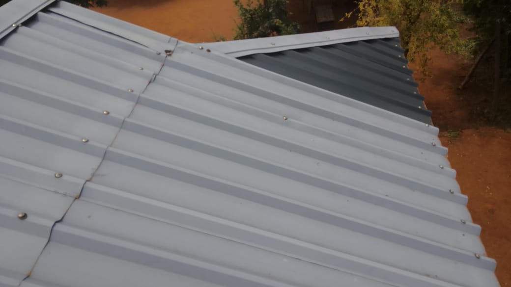 dan2_danico's tweet photo. When you hear pay ,we deliver free country  wide run , I  found an advert  on social media of this company @KingsMabati  I ordered box profile Iron sheets  ( charcoal grey ) after 1 year the colour changed to egg white .
#kasarani #andrewkibe https://t.co/9FA3yBsb6T
